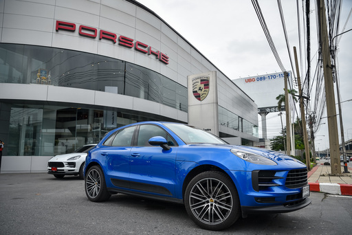 Porsche Macan Driving & Exclusive Dining at Ruenjarung Ayutthaya