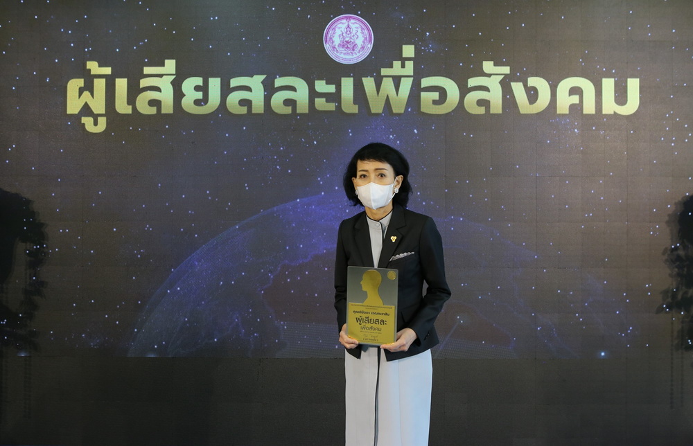 ปนัดดา เจณณวาสิน ผู้บริหารหญิงอีซูซุ รับรางวัลเกียรติยศ “ผู้เสียสละเพื่อสังคม”