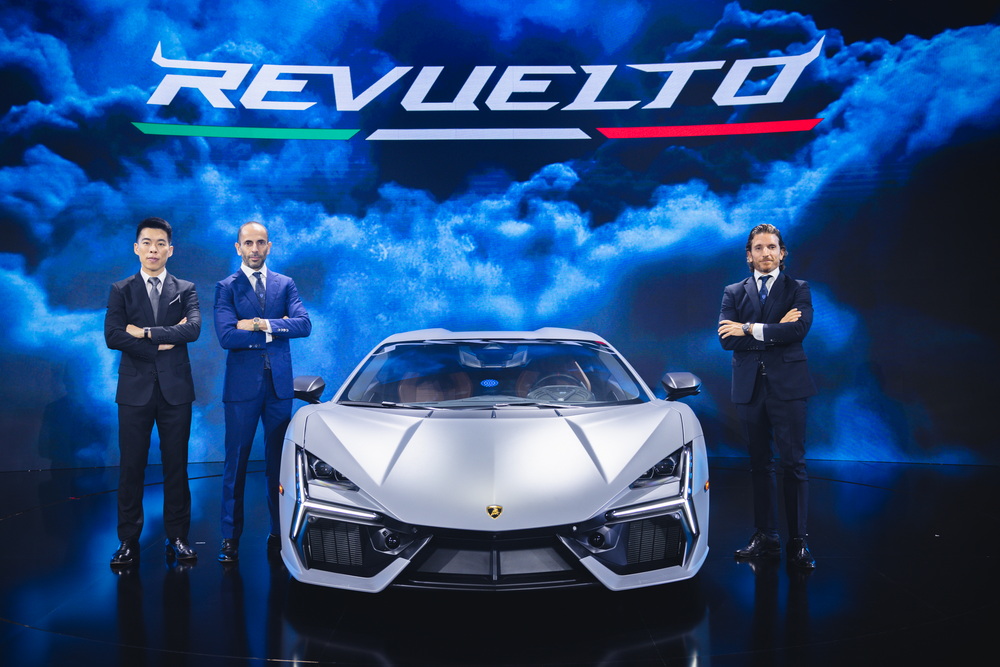 เรนาสโซ มอเตอร์ เผยโฉม Lamborghini Revuelto