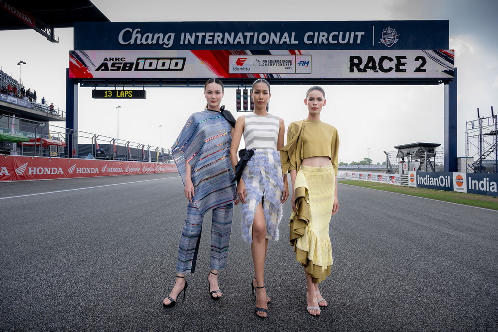 ครั้งแรกในไทย-ครั้งแรกในโลก! “ Grid Girl ชุดผ้าไหมไทย”