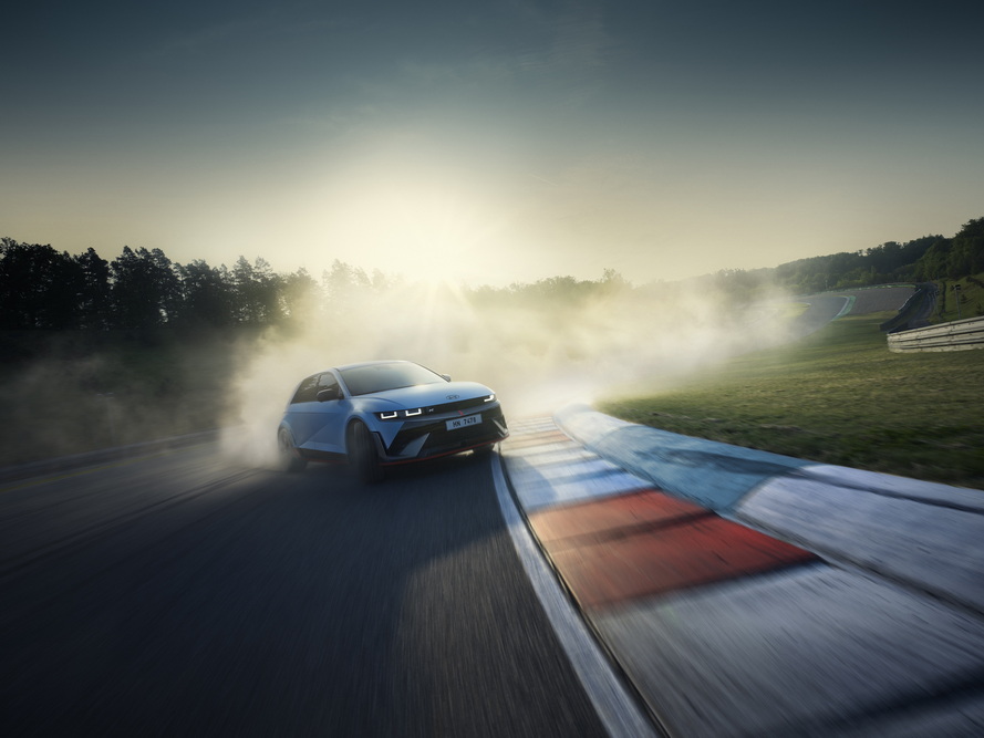 IONIQ 5 N คว้ารางวัลรถยนต์ไฟฟ้า 5 ประตูสมรรถนะสูงยอดเยี่ยม